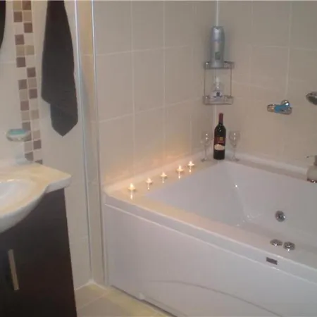 Luxury In Award Winning Private, Small Community Location Apartment *