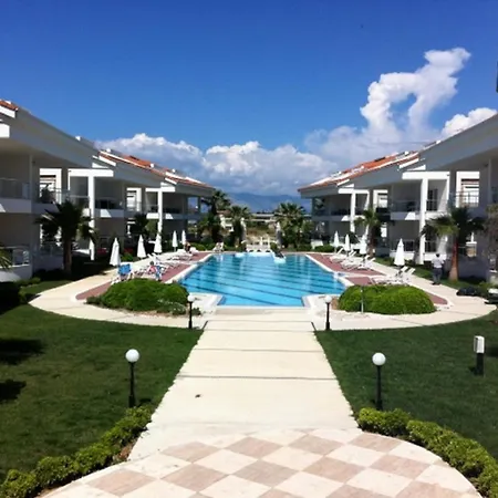 Luxury In Award Winning Private, Small Community Location Апартаменты *